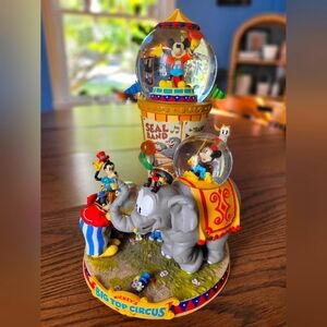 Rare disney Mickey's Big Top circus snow globe